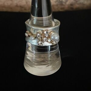 Artisan Faux Pearls and crystal silver tone band ring size 8.5